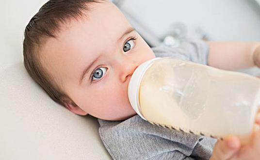 如何給寶寶添加輔食？添加輔食要注意什么？