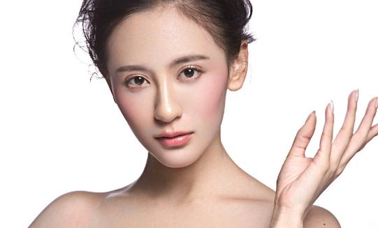素顏出門？裸妝更出色！