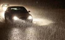 雨天開車克服濕地駕駛恐懼 應付突發事件