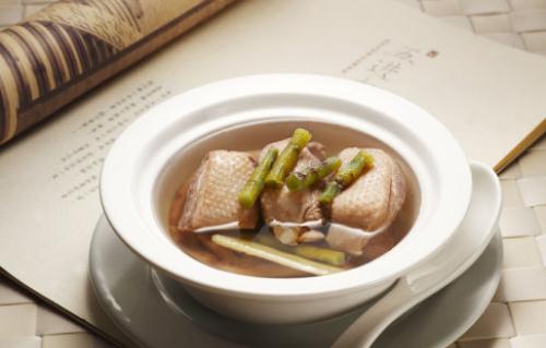 季節交替腸胃不適？石斛燉豬瘦肉來調理