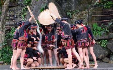 【黎族】黎族的由來簡介_黎族傳統節日_黎族的風俗習慣_黎族服飾 【黎族】黎族的由來簡介_黎族傳統節日_黎族的風俗習慣_黎族服飾