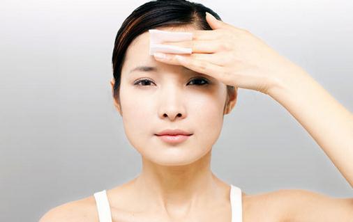 揭秘5大護膚誤區：護膚品涂越多越好？