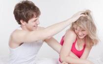 為什么女人喜歡挽男人手臂？
