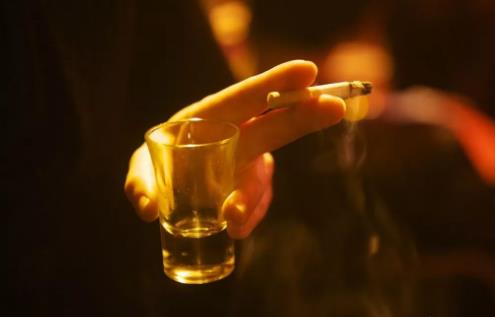 喝酒者，酒后少做4件事！喝酒時做到“3多、3少”，減少酒