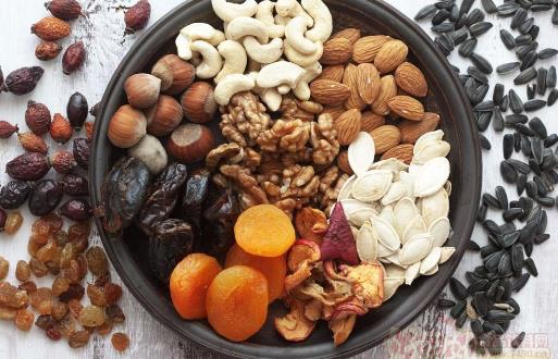 這種堅(jiān)果好處多，若中老年人堅(jiān)持吃2周，身體7大好處顯而易
