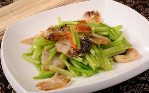 吃芹菜能夠排毒清腸？“清腸”可以清宿便？答案可能在你