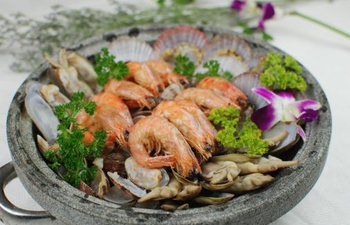 再三提醒：四類人要遠離海鮮，再饞也別碰，否則難受的是