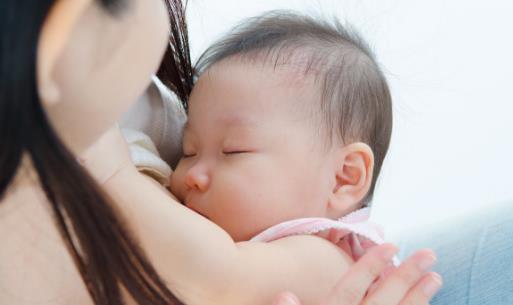 堅持母乳喂養(yǎng)也要走過重重難關 母乳喂養(yǎng)的10個誤區(qū)