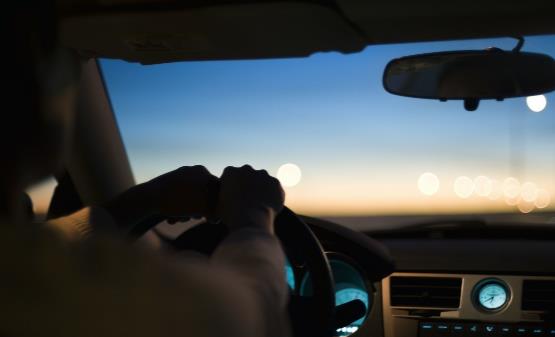 夜間安全開(kāi)車的十三個(gè)要點(diǎn) 夜間行車時(shí)燈光使用的誤區(qū)